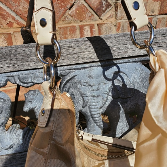 Coach - Picture 3 of 7